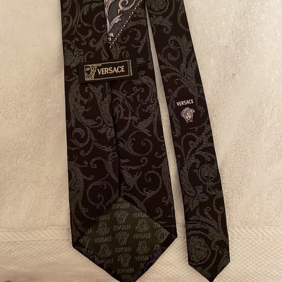 Stunning Versace mens tie. 100 percent silk. Made in Italy. - Picture 2 of 10